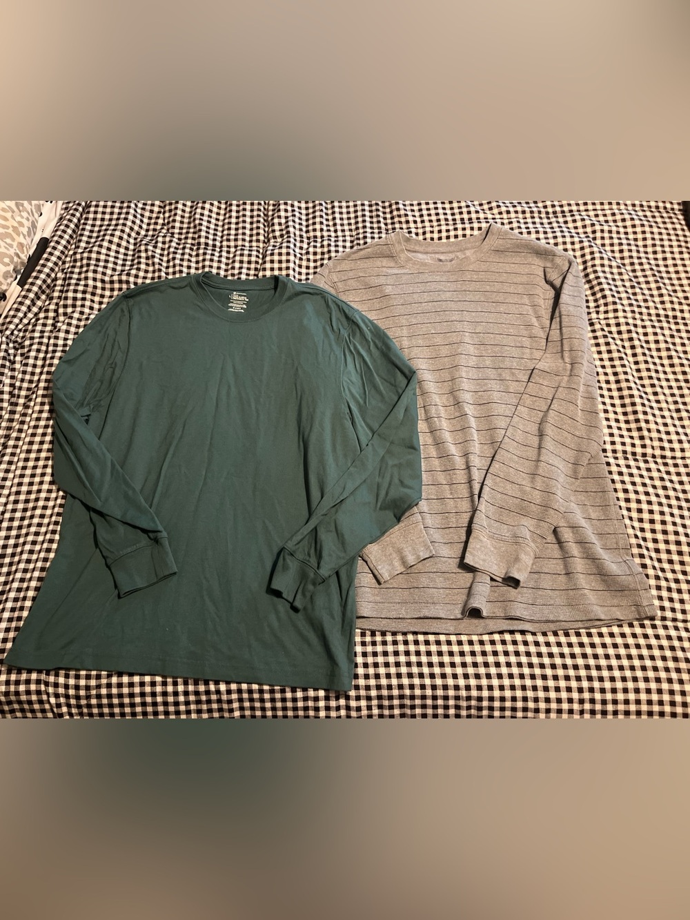 2 men’s large long sleeved shirts
